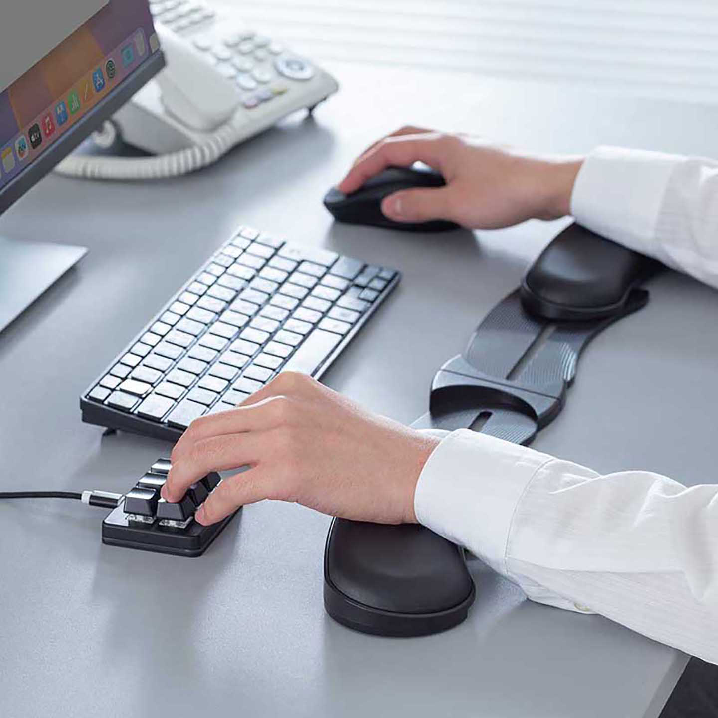 日本SANWA护腕鼠标垫键盘托可折叠PU材质腕垫掌垫防滑肘托支撑垫