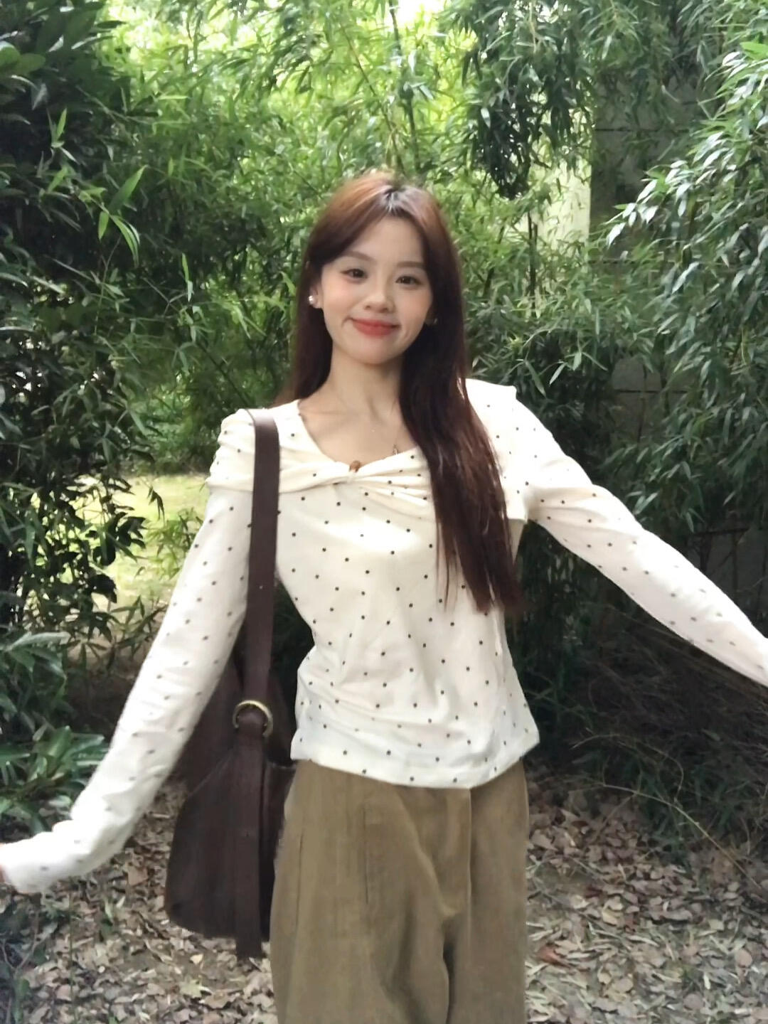 2025秋季新款韩版气质温柔波点设计感扭结上衣搭配休闲阔腿裤套装