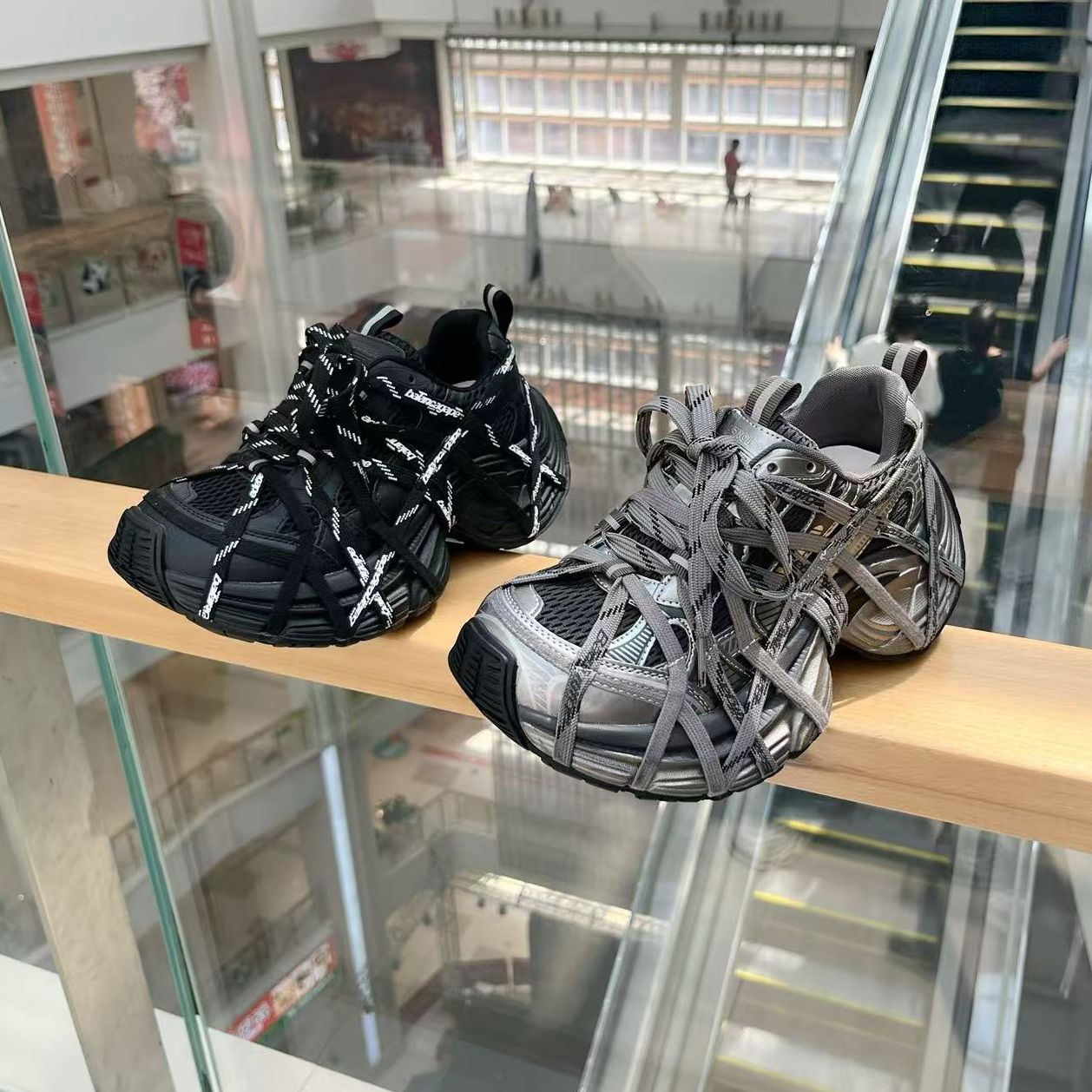 时尚巴黎厚底绑带老爹鞋2025秋冬新款爆款蜘蛛侠休闲运动鞋增高鞋