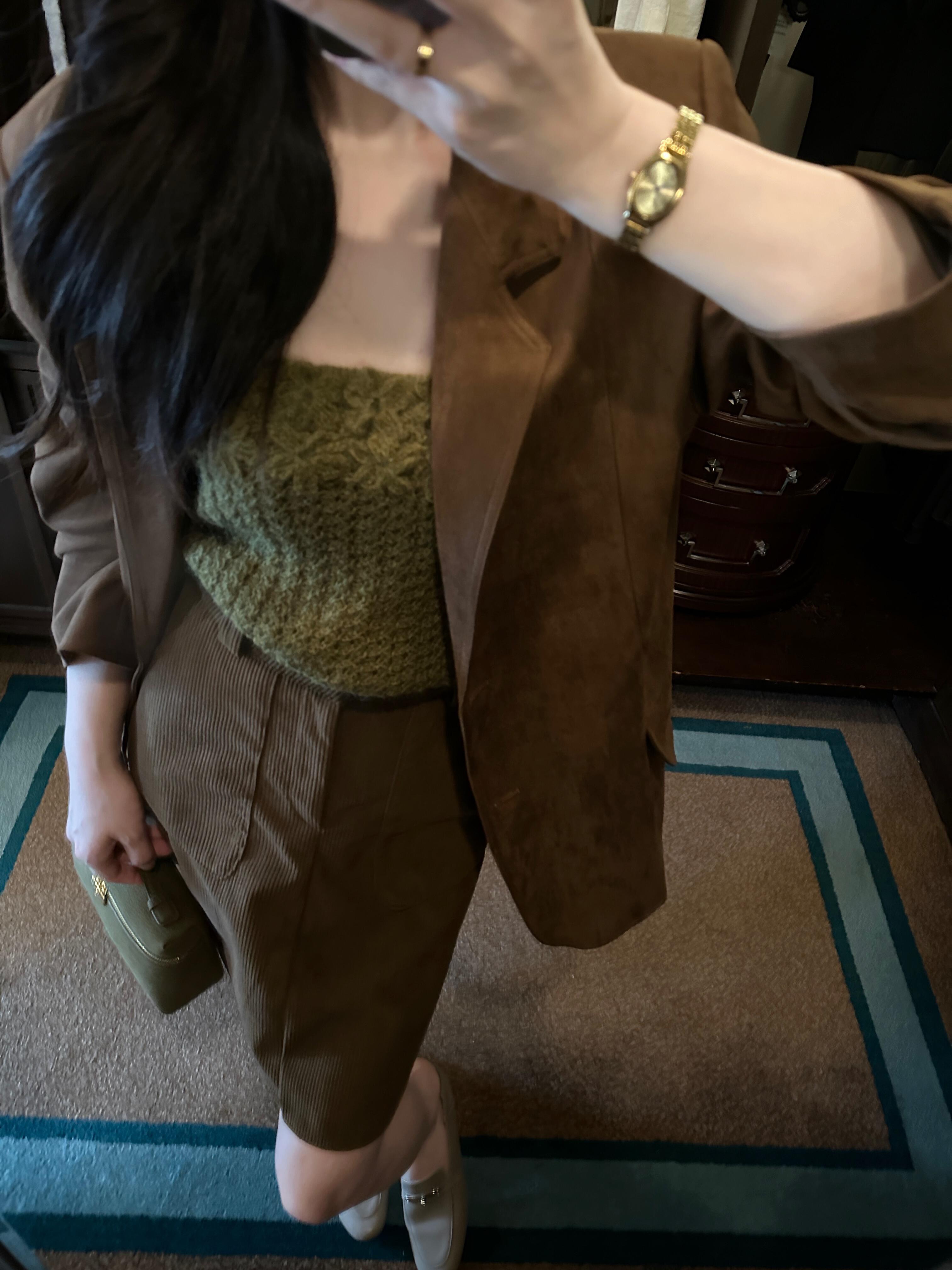 2025秋季新款姐系贵感高级感咖色外套内搭抹胸毛衣半身裙三件套