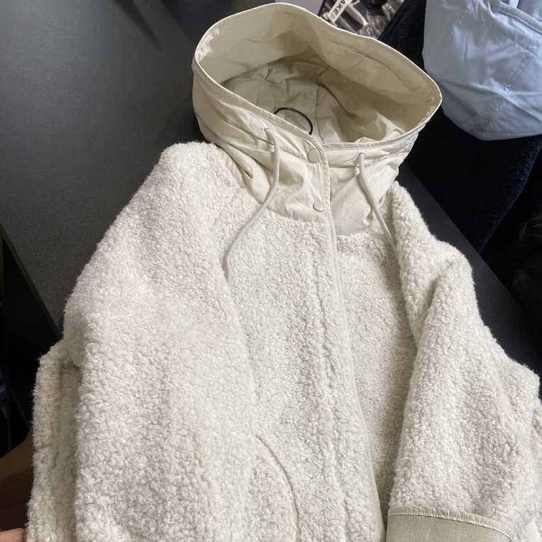 米尔小可女大童青少年米杏色冬季外套皮毛一体