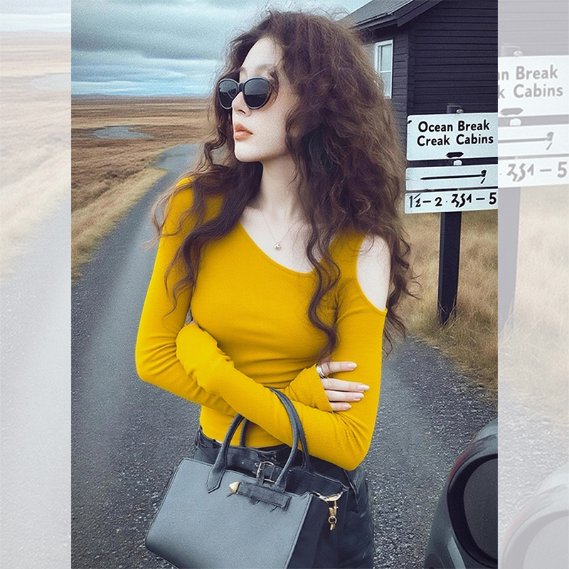 初秋韩里韩气穿搭上衣轻奢高级感洋气减龄漂亮打底黄色露肩针织衫