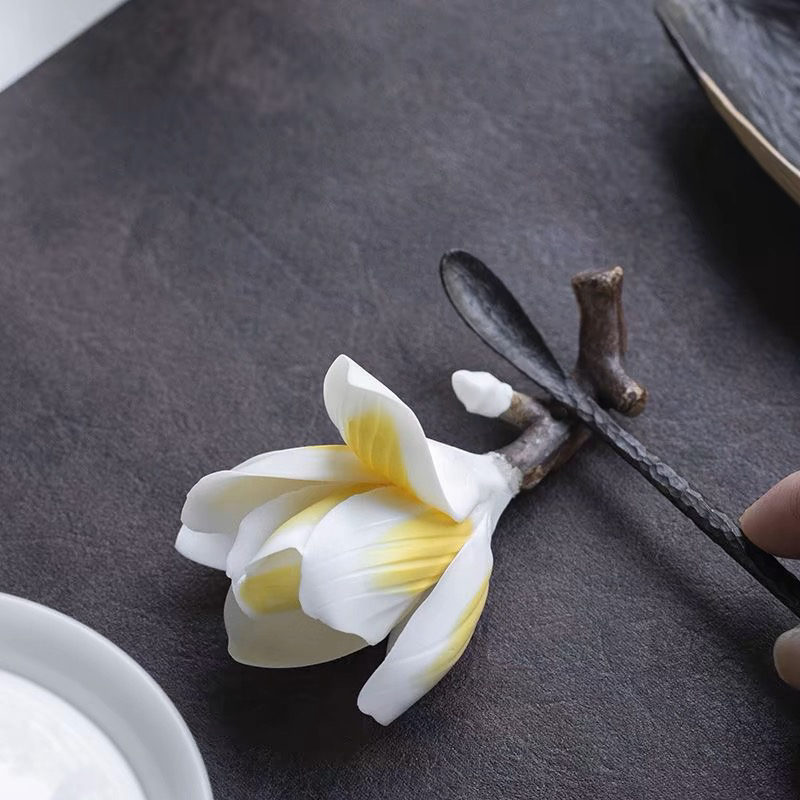 手捏玉兰花香插小摆件雅物笔搁禅意陶瓷手工茶玩花朵茶室车载装饰