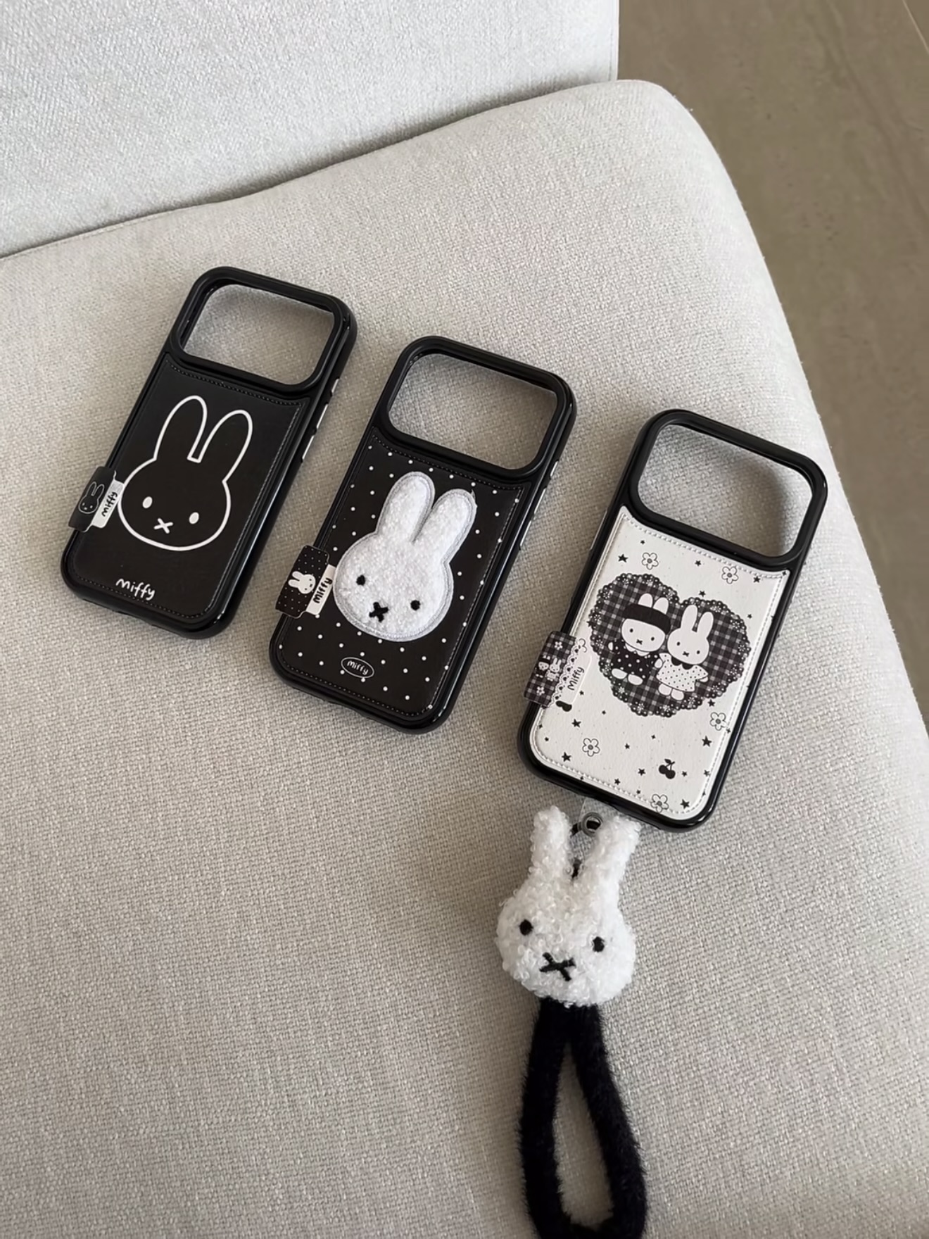黑白米菲皮质手机壳适用苹果17promax防摔可爱毛绒挂绳立体卡通
