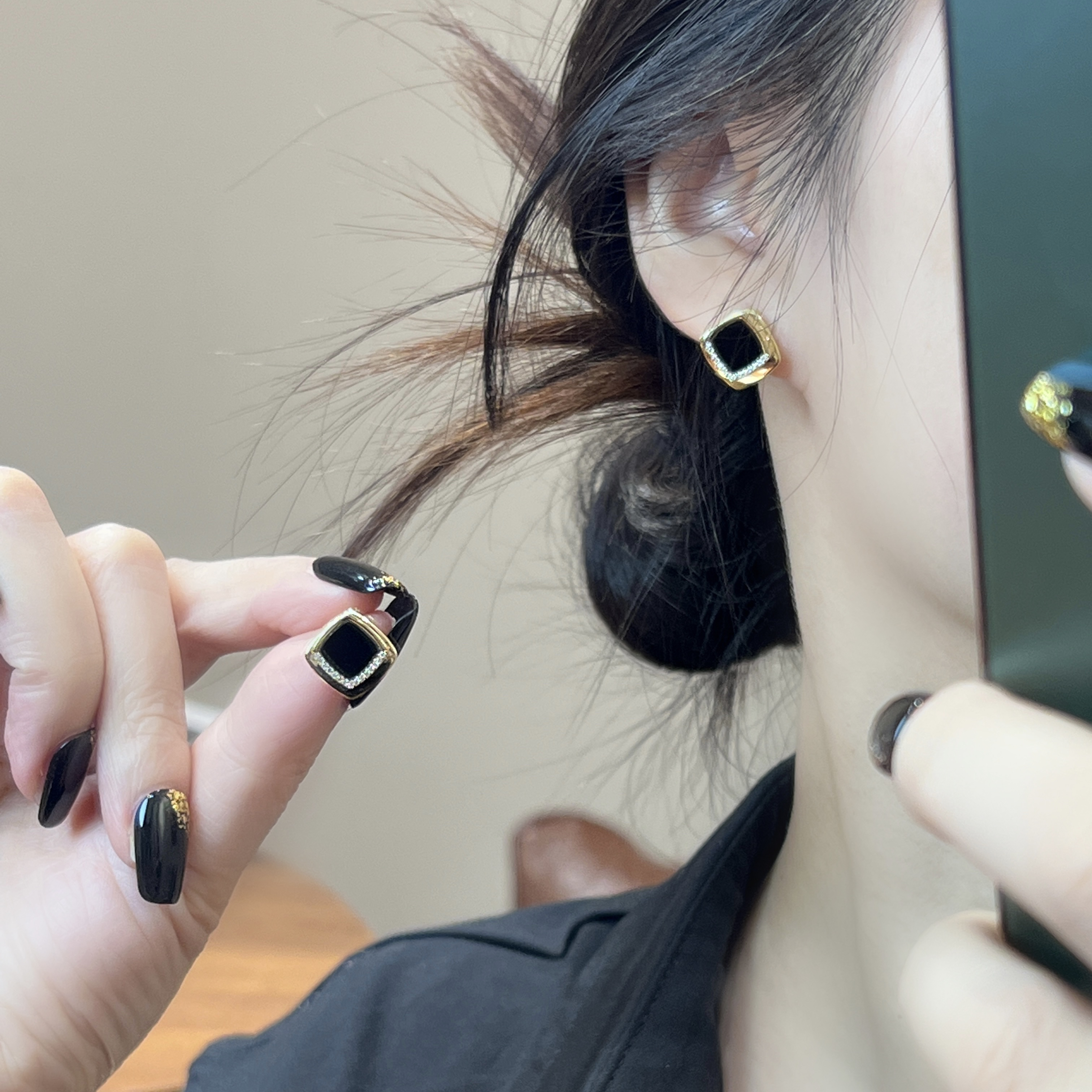 铜合金耳饰 复古黑金撞色几何方形耳钉女轻奢百搭高级感耳环耳饰