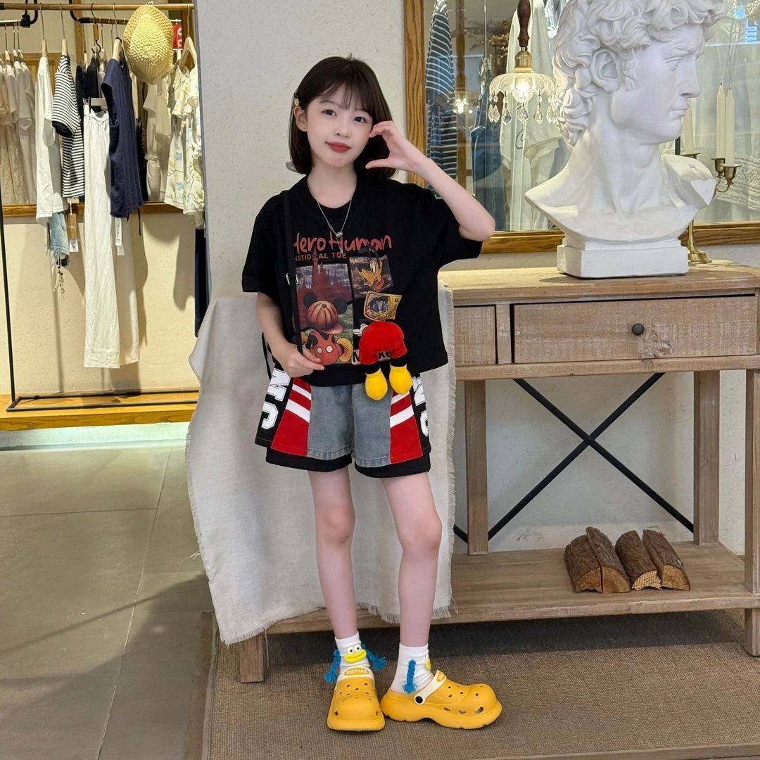 女童夏季短袖套装2025新款卡通宽松T恤网红牛仔拼接短裤两件套潮