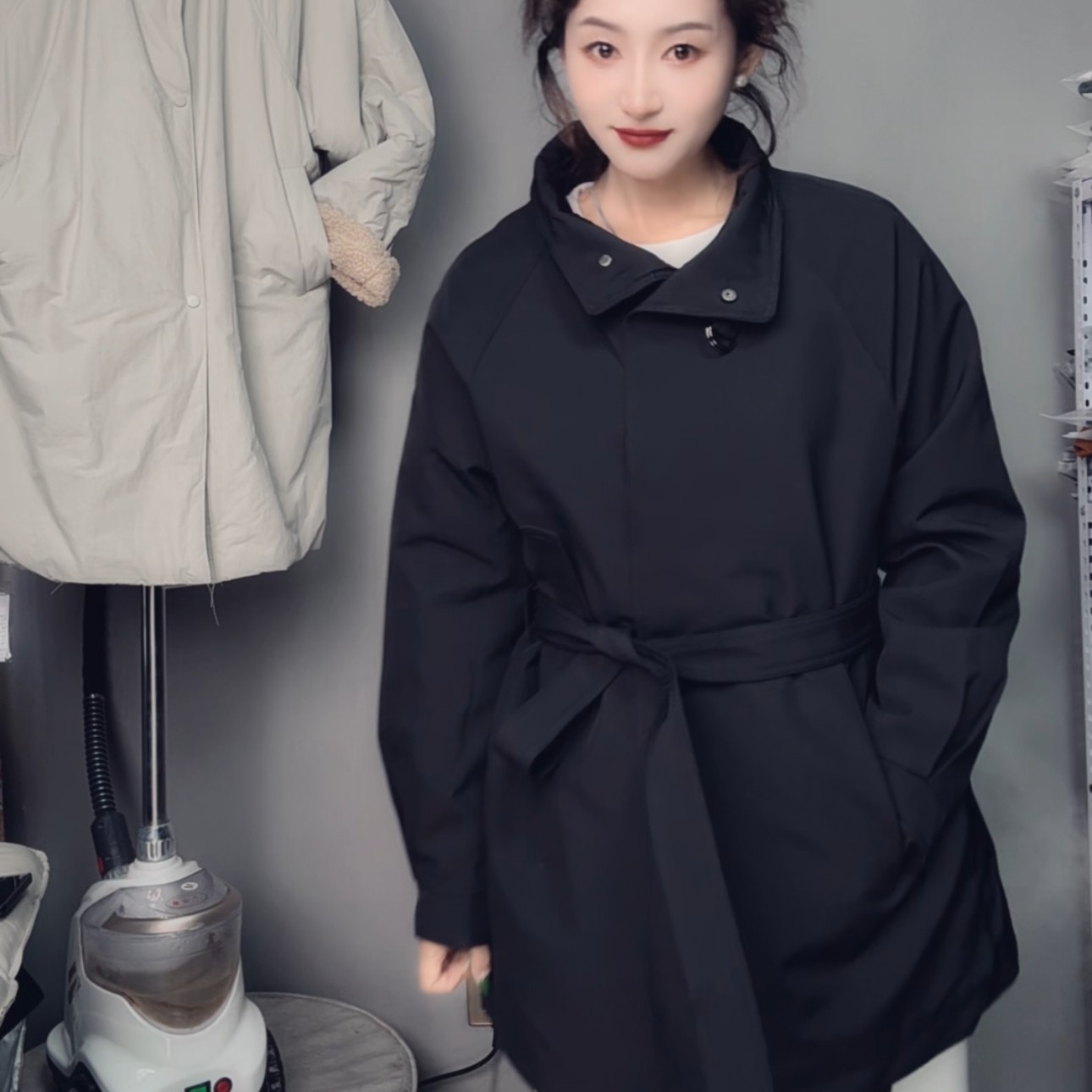 高级感白鸭绒加厚保暖夹外套女2025冬季新款系带收腰显瘦中长