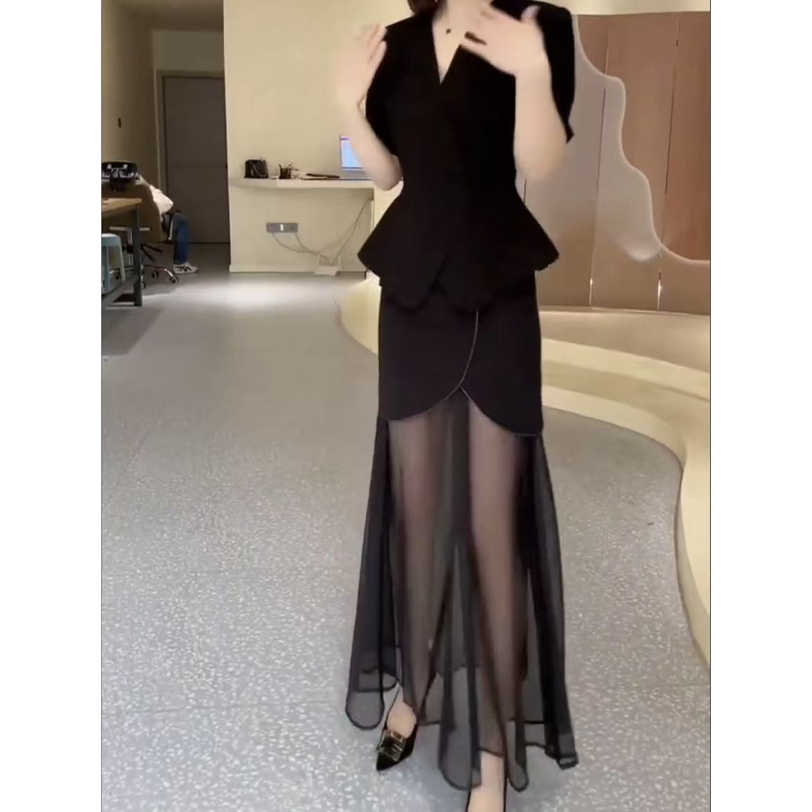2025夏季新款黑色V领收腰上衣网纱半身裙洋气时尚纯欲风修身显瘦