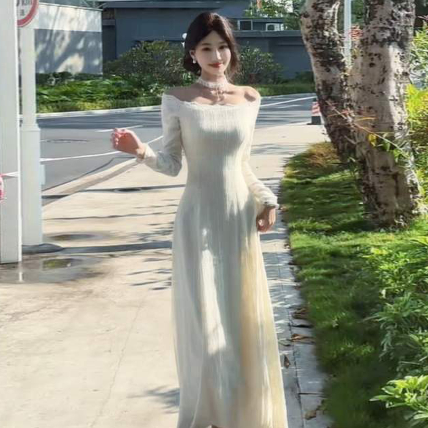 法式千金风一字肩蕾丝长袖连衣裙女秋冬性感气质收腰显瘦包臀长裙