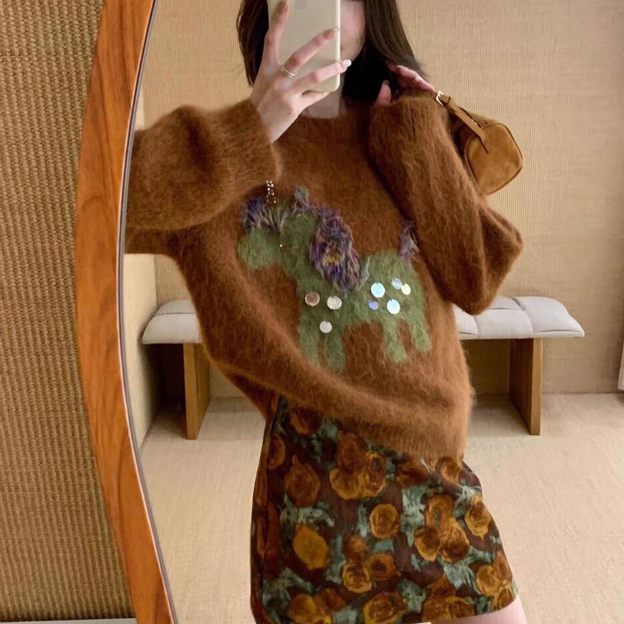 韩系棕色小马刺绣针织毛衣女2025秋冬新款设计感小众宽松软糯上衣