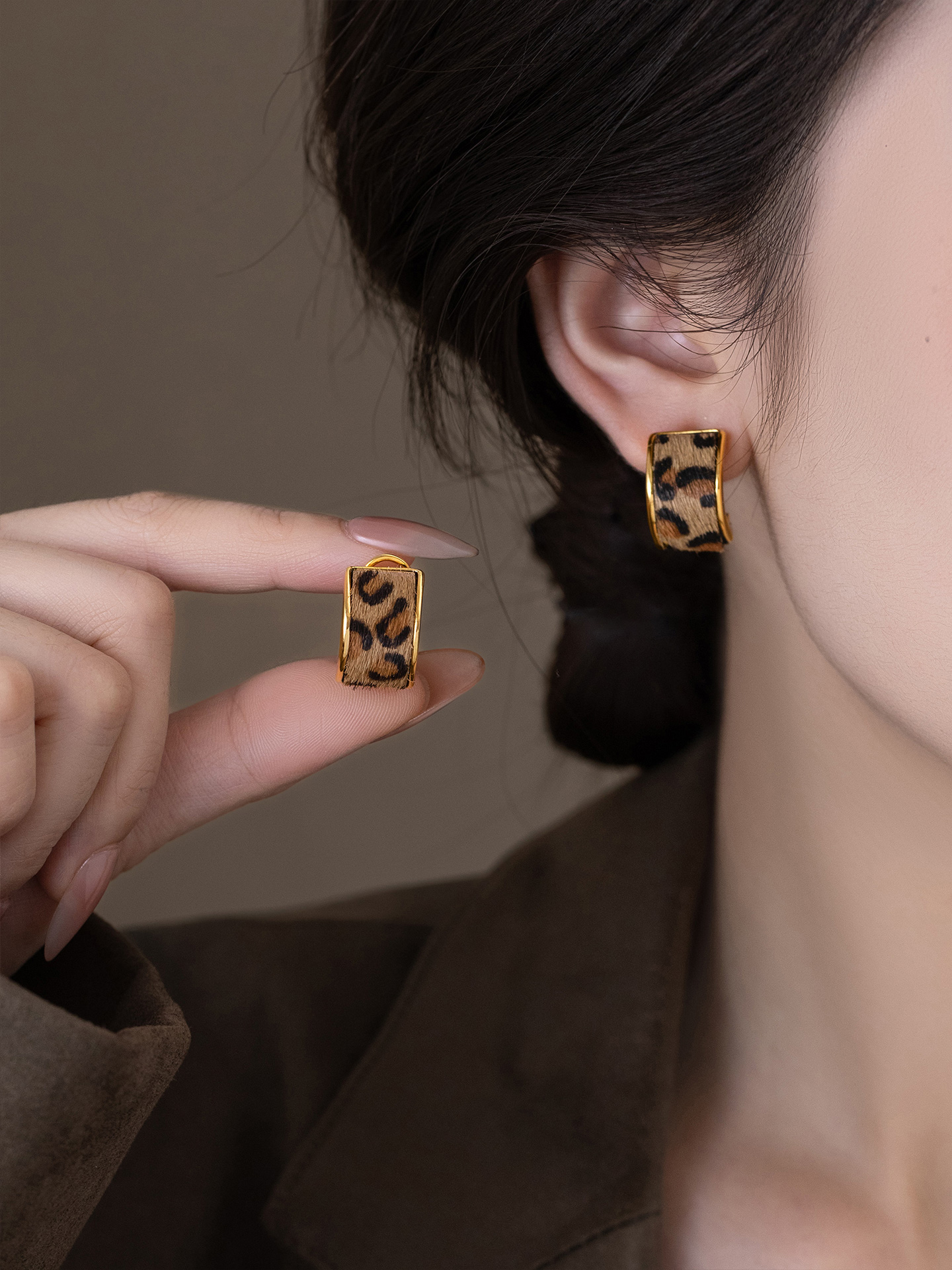 铜合金耳饰 轻奢高级感豹纹C圈耳钉女新款爆款显脸小耳环气质耳饰