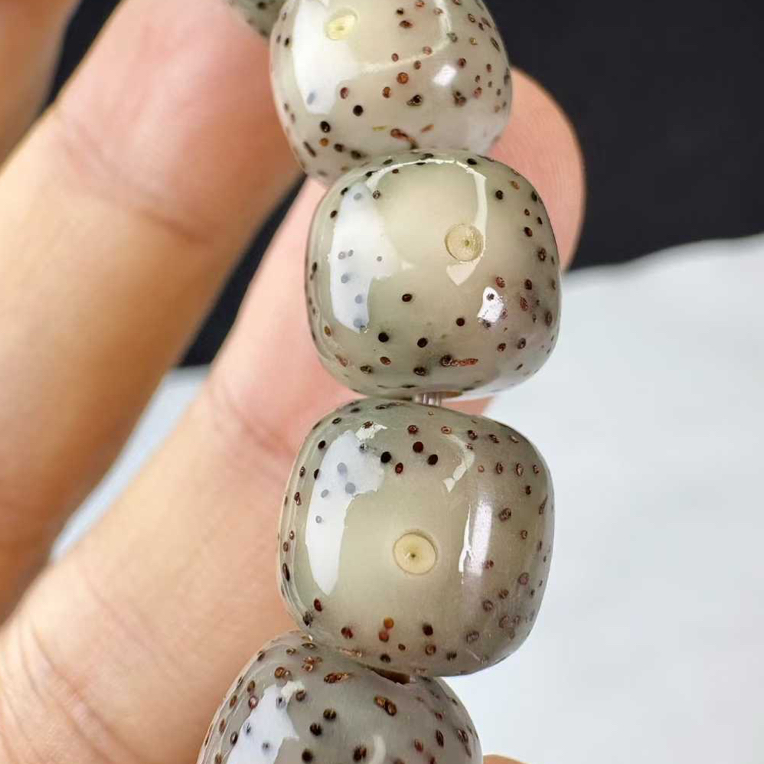 【糯冰大眼睛】同枝果高冰爆透星月菩提9.5X10.5桶珠手串星点