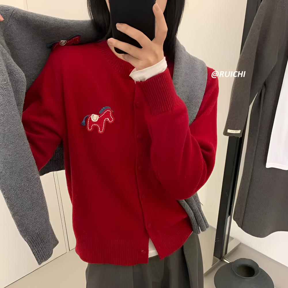 2025秋冬新款新年红圆领小马刺绣纯色基础百搭毛衣针织开衫外套女