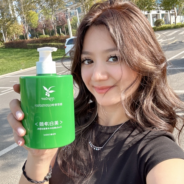 祖美丽推荐爆款洗面奶美白补水保湿洁面乳，学生党爆款性价比高。