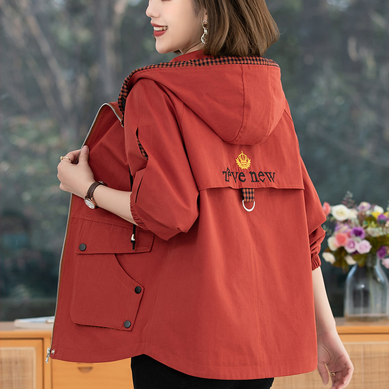 妈妈春秋外套新款中老年女士洋气宽松大码风衣40岁50全棉短款上衣