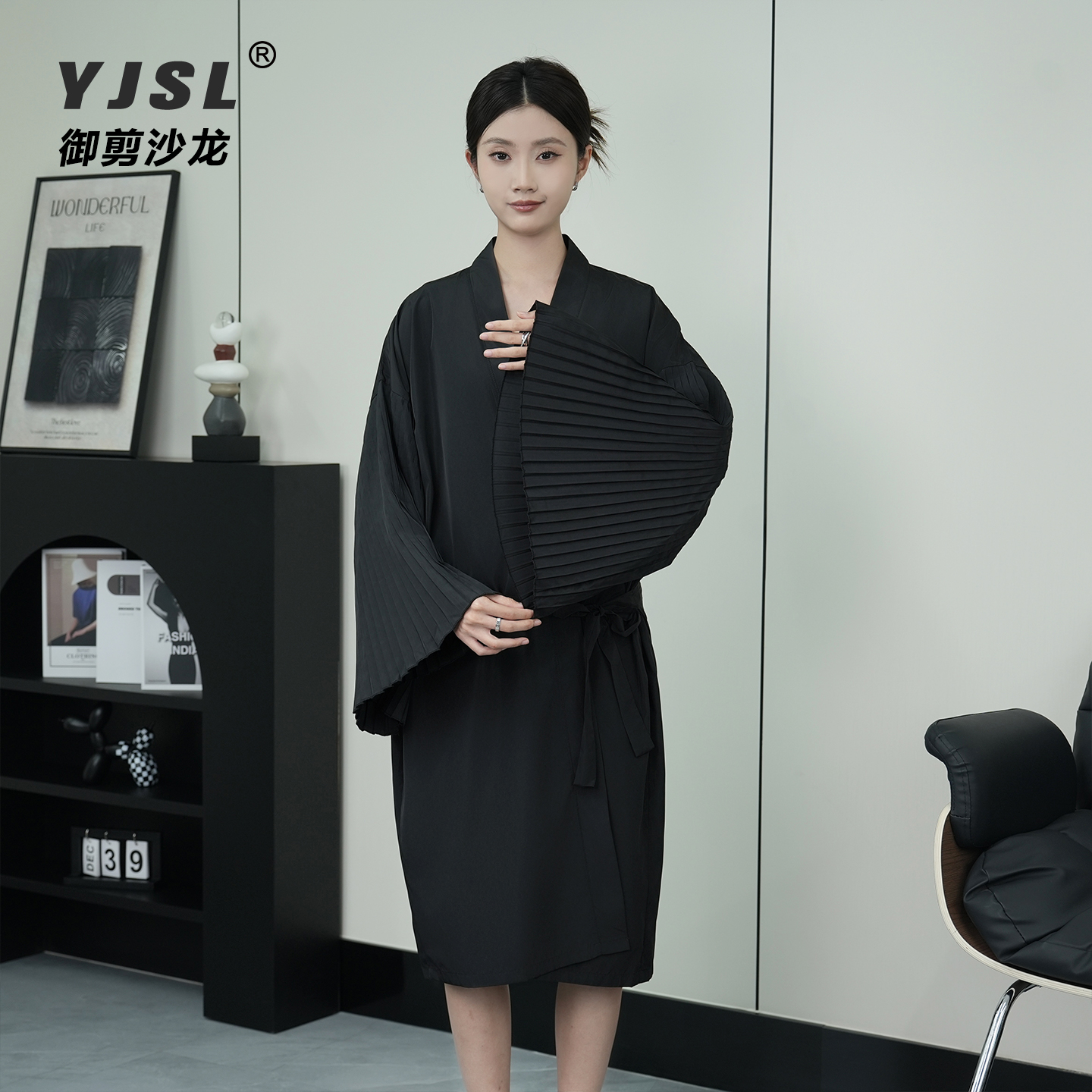 王理发客袍高档理发店剪发和服发廊专用染发美发客袍美容客服logo