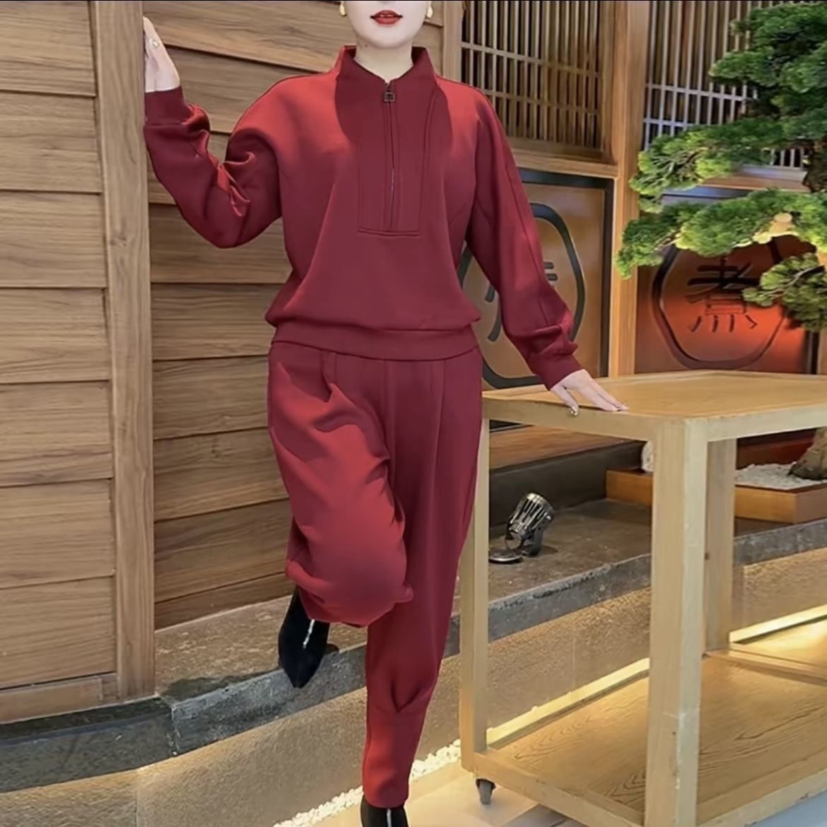2025秋季新款时尚洋气纯色减龄妈妈套装宽松休闲拉链领运动两件套