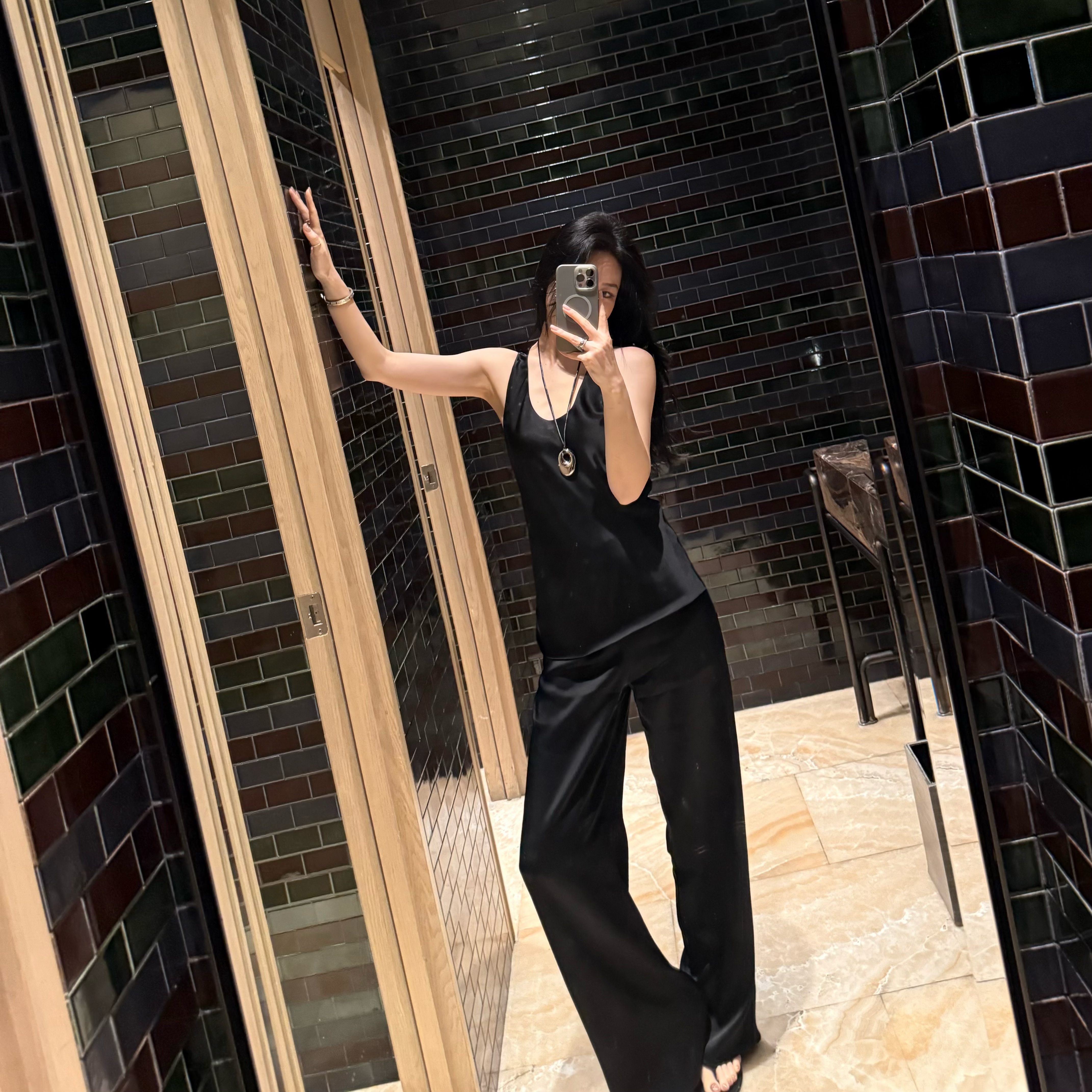 王嬛嬛MsLime25年新款【裸感】黑色醋酸套装 HD2A0946