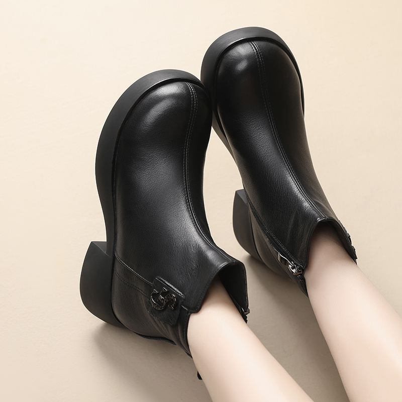 真皮短靴2024新款秋冬女士冬季中年软底加绒妈妈棉鞋保暖防滑棉靴