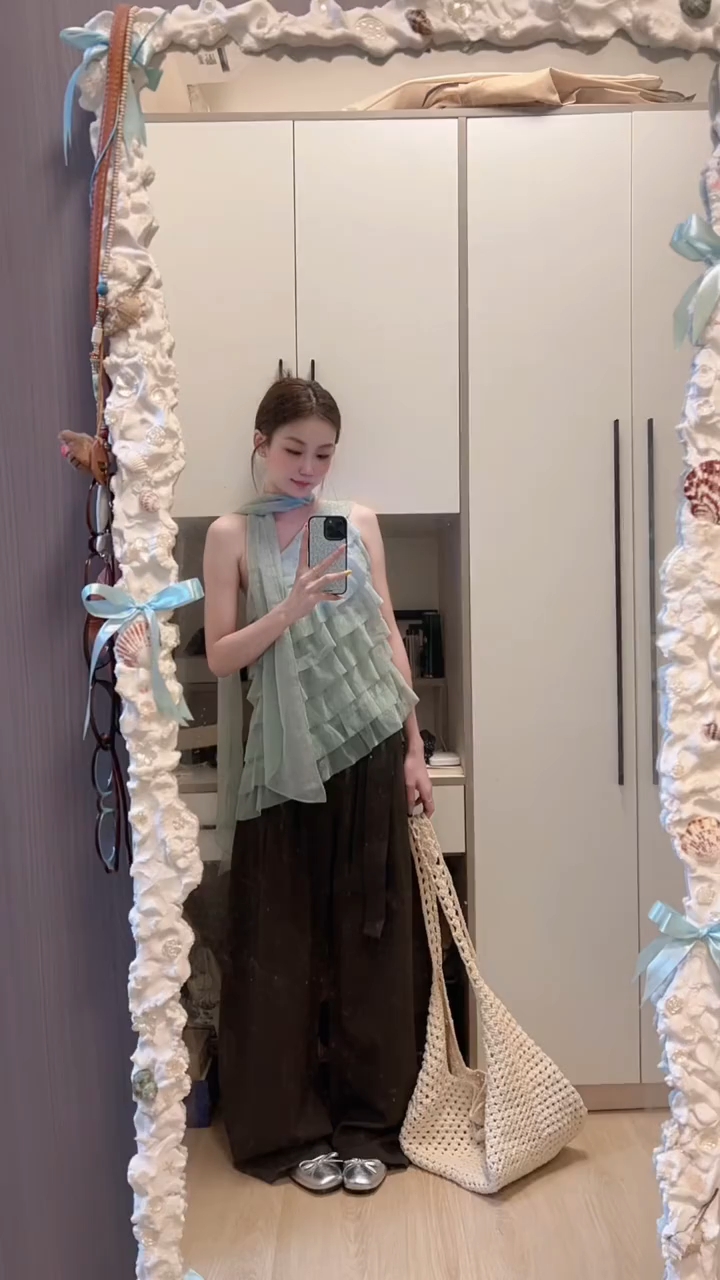 绿野仙踪 复古层叠荷叶边不对称蛋糕层飘带斜肩上衣女休闲阔腿裤