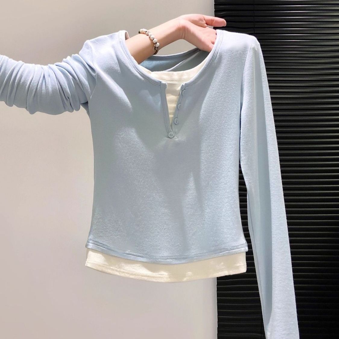 撞色假两件长袖t恤女2025春秋新款修身显瘦圆领内搭打底衫长袖辉