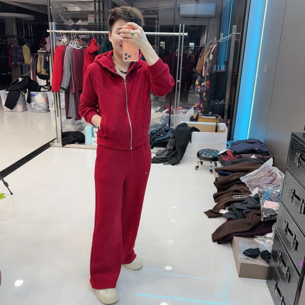 韩版加绒时尚连帽3色轻便套装677美丽丽