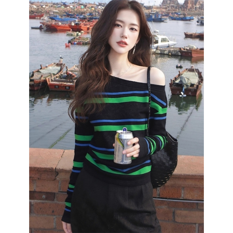 别致独特内搭打底上衣女秋冬纯欲慵懒风松弛感小众斜肩条纹针织衫