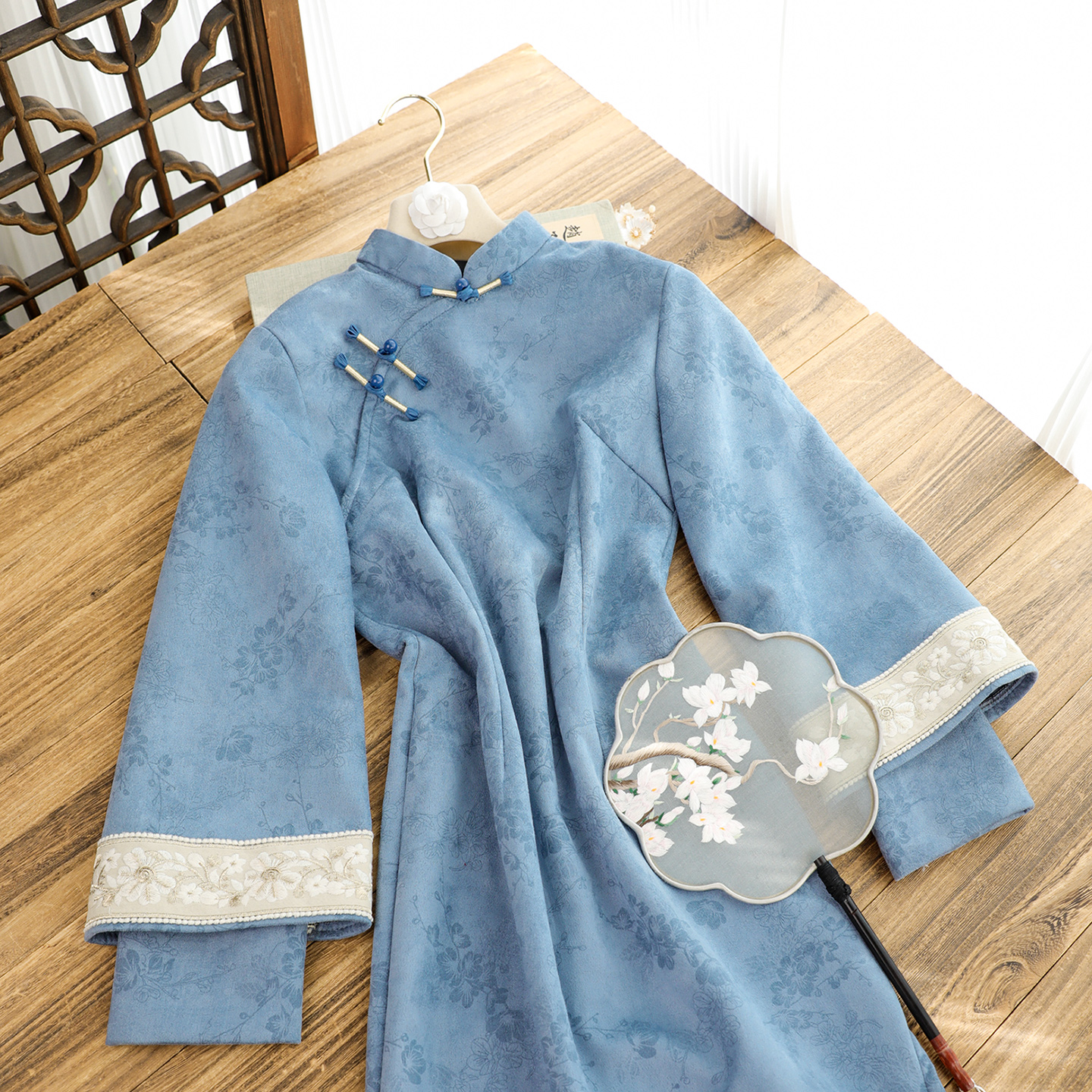 俏娘鱼蓝色素雅新中式改良倒大袖旗袍女2025秋季新款淑女范麂皮绒