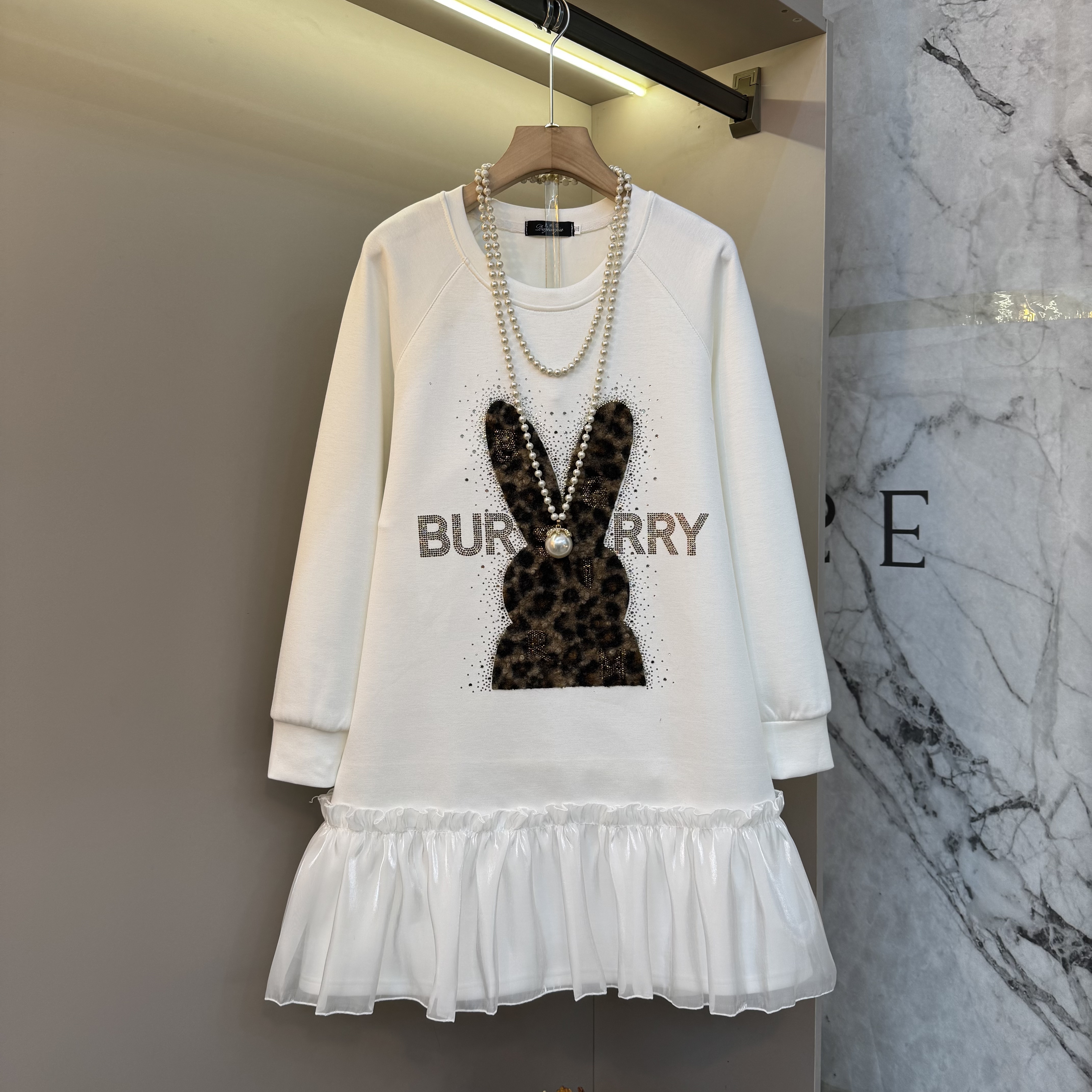 2025时尚轻奢拼纱温柔欧货设计感卡通兔微胖显瘦大码卫衣裙1965