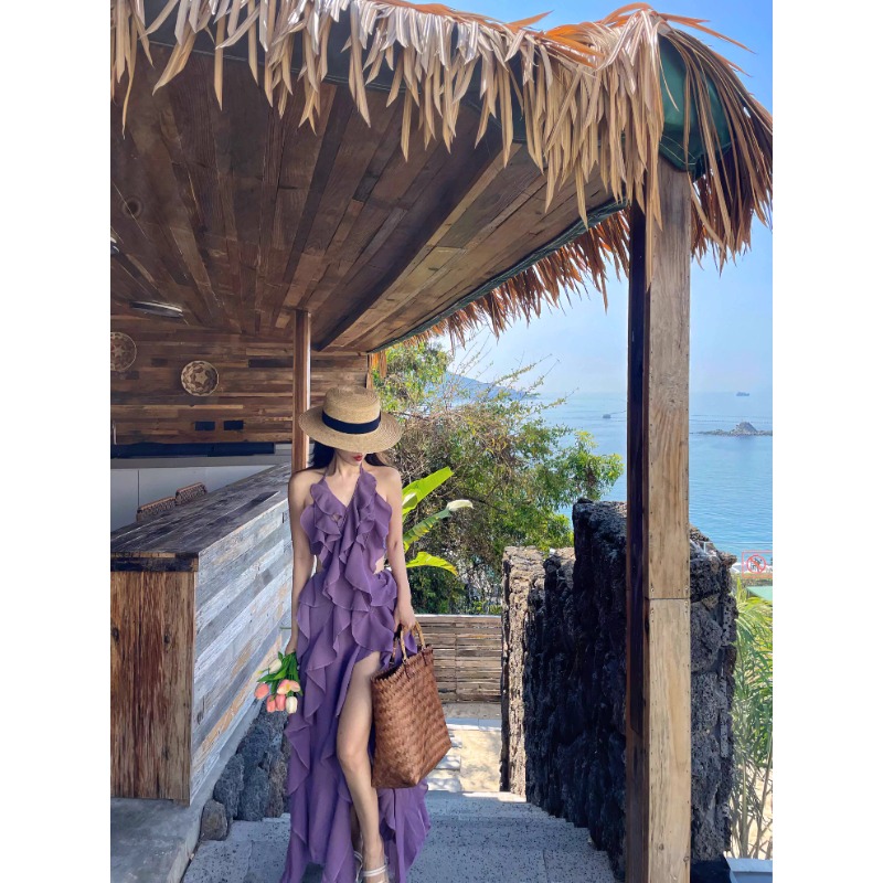 三亚海边度假连衣裙法式纯欲设计感荷叶边镂空性感挂脖吊带长裙子