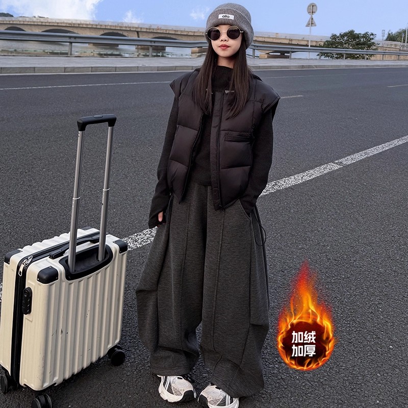 女童马甲2025新款秋冬装儿童洋气加厚坎肩百搭背心外穿马夹外套潮