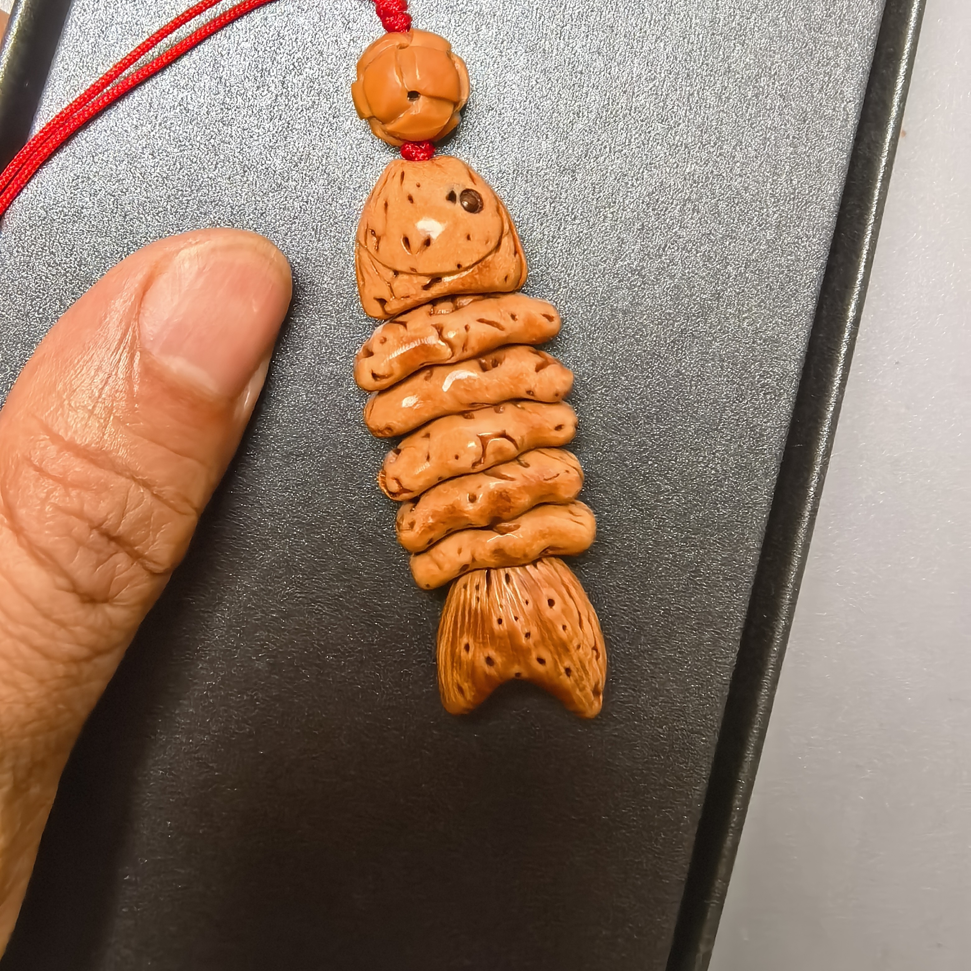 天然野生桃核纯手工核雕鱼骨挂件民俗手饰品手机包包挂钥匙扣饰品