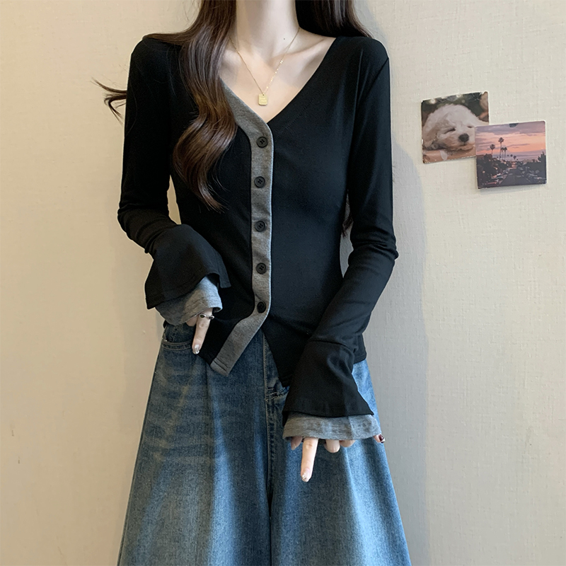 大码正肩修身V领长袖t恤女秋季微胖显瘦上衣设计撞色喇叭袖打底衫