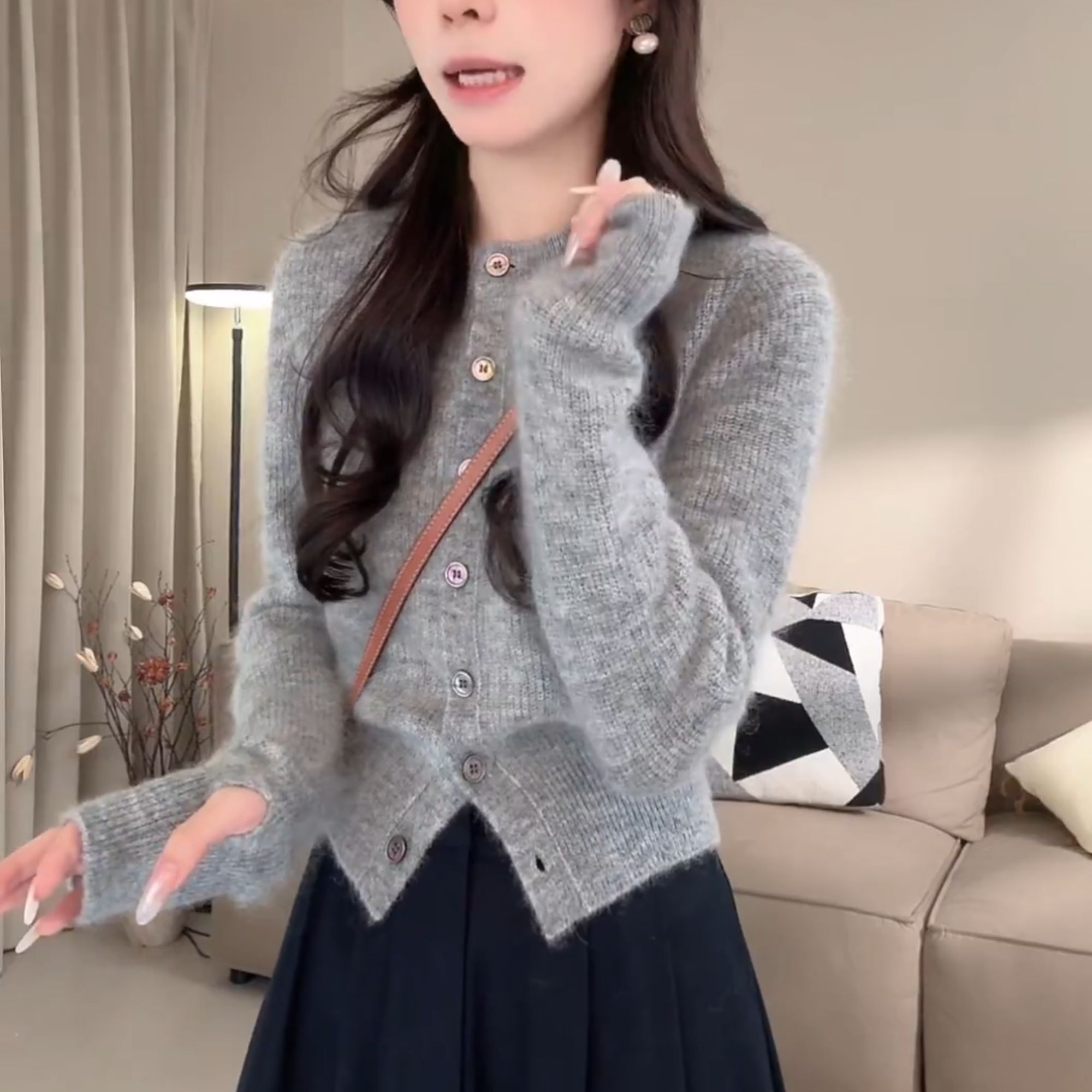 秋冬款气质轻奢长袖圆领毛衣简约休闲百搭开衫上衣LK2507166