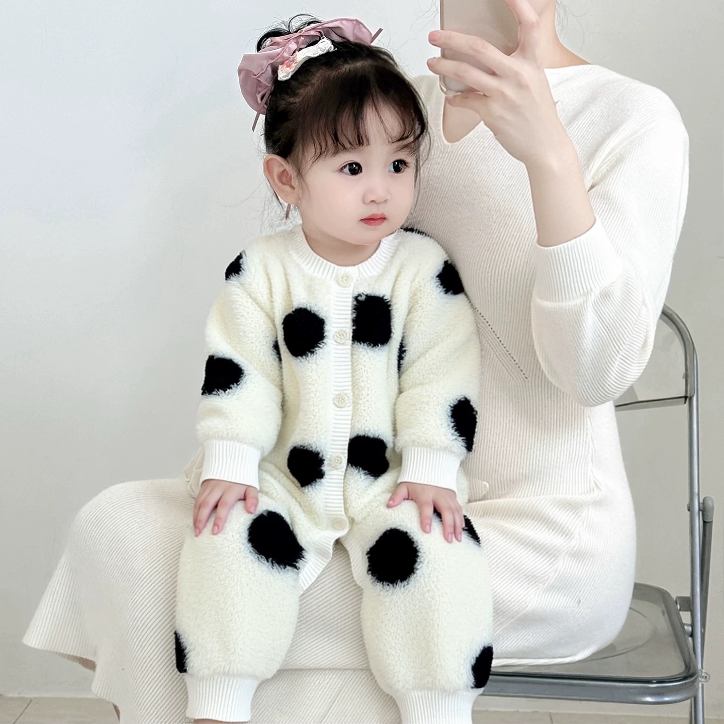 宝宝秋冬针织白色圆点时尚毛衣爬服男女童婴幼儿加绒保暖长袖连体