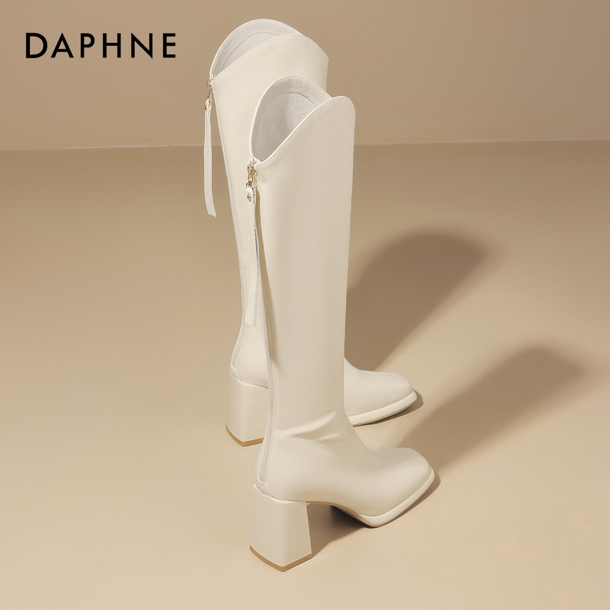 达芙妮白色高跟长筒靴女靴2025新款v口秋冬女士高筒加绒骑士长靴