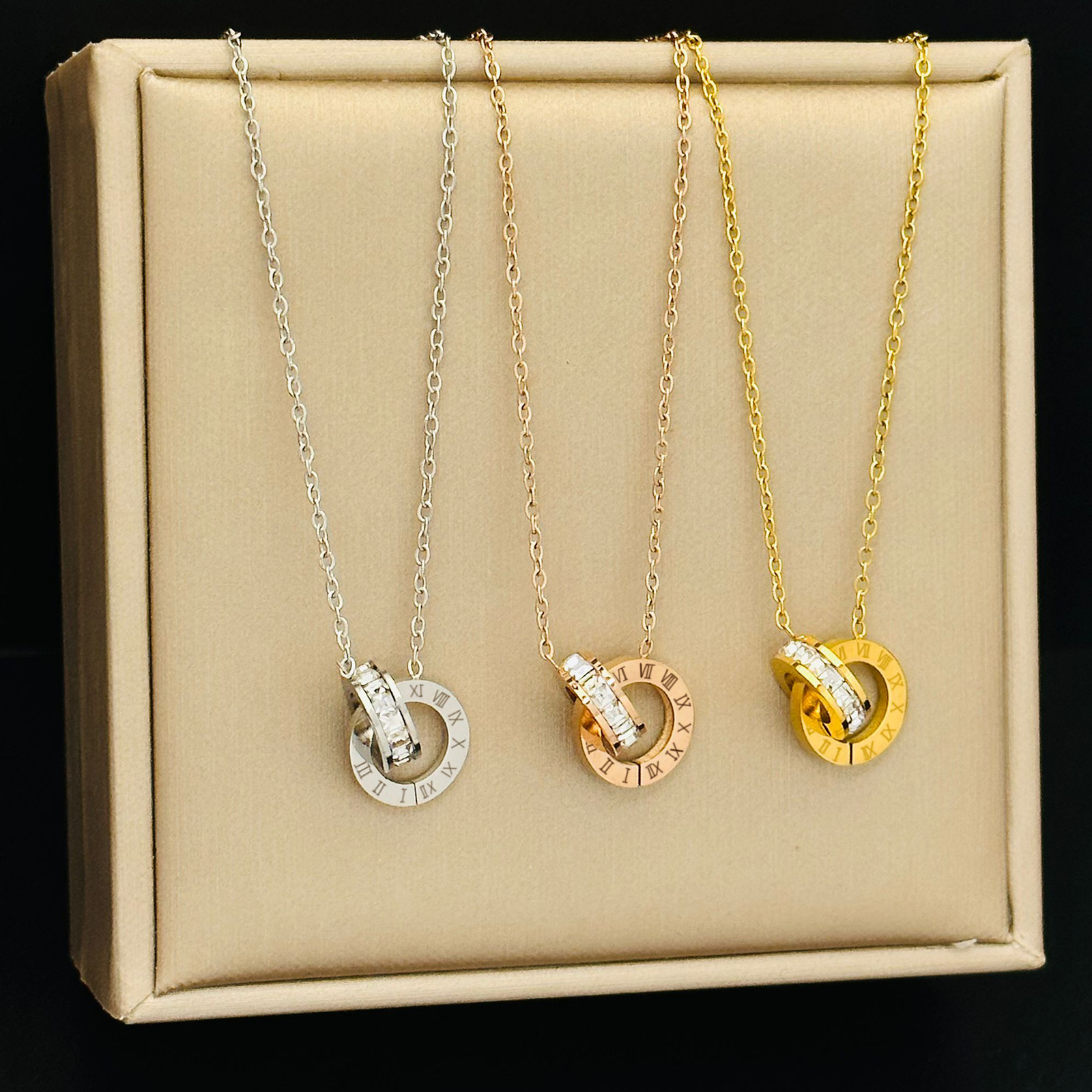 铜合金亚克力项链 环环相扣罗马镶钻钛钢女不掉色几何个性美式