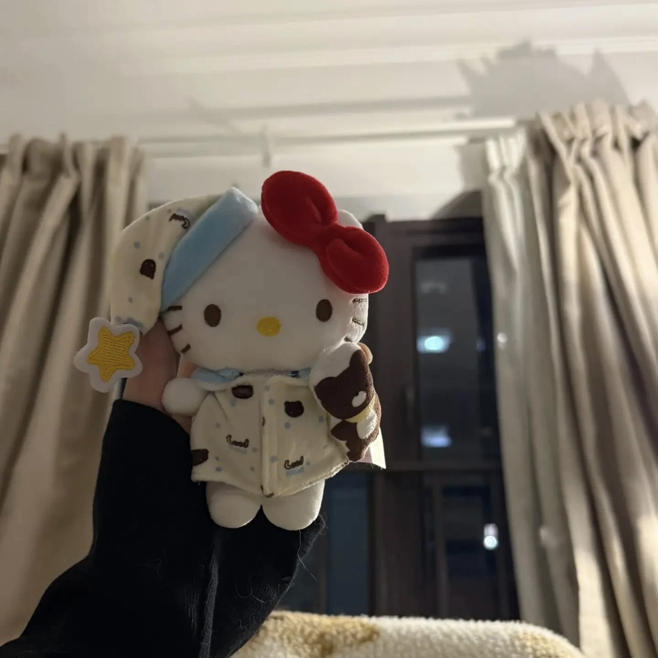 【正版授权】抱小熊睡衣Kitty毛绒挂件