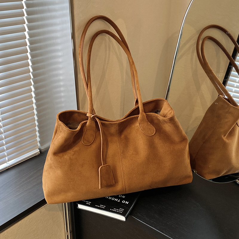 休闲复古大容量包2025秋冬季新款女式通勤单肩包麂皮绒手提托特包