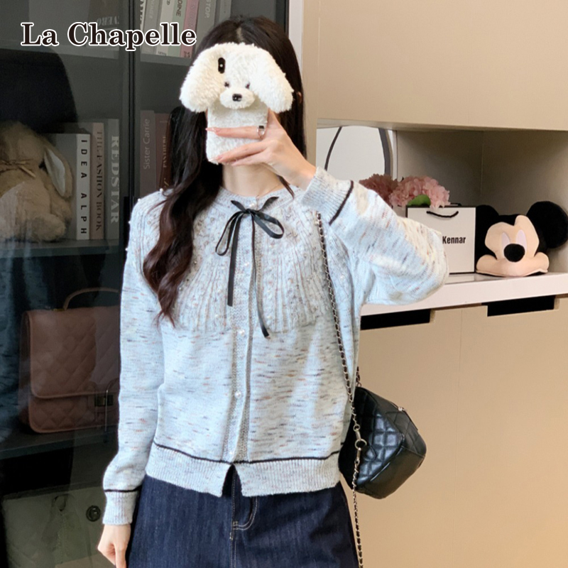 拉夏贝尔法式珍珠排扣蝴蝶结收腰短款针织女秋冬季气质娃娃领毛衣