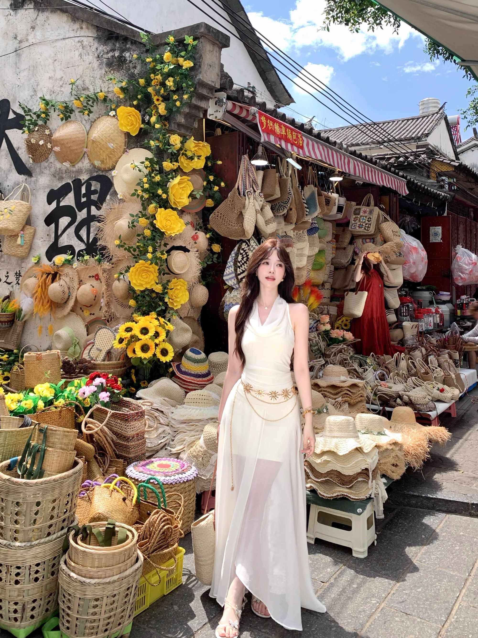 白里 芙罗拉之吻 法式气质设计感无袖挂脖收腰显瘦荡领连衣裙