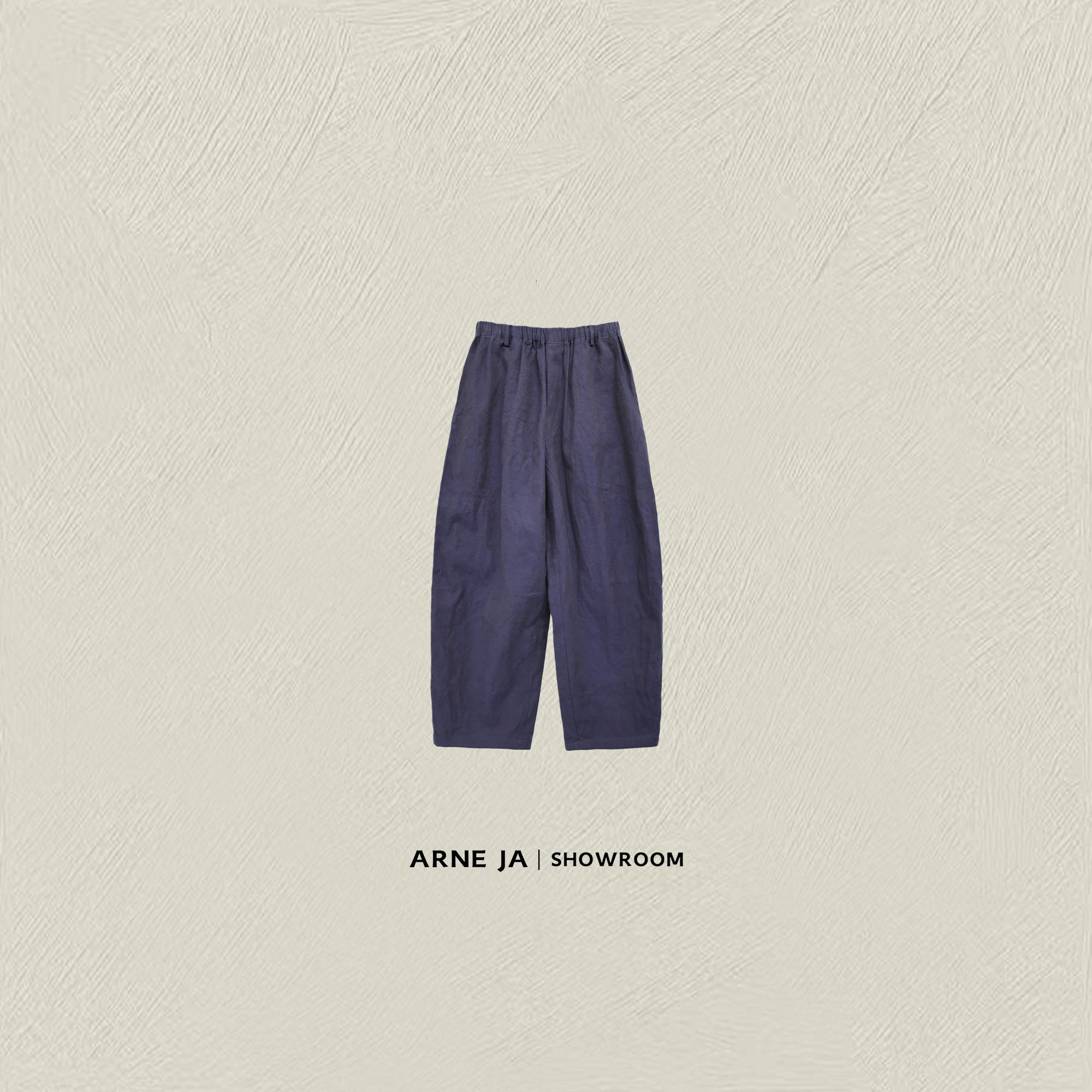 ARNE JA｜“量感时髦”定染蓝楹花维度立裁亚麻棉镰刀裤D53SK1111