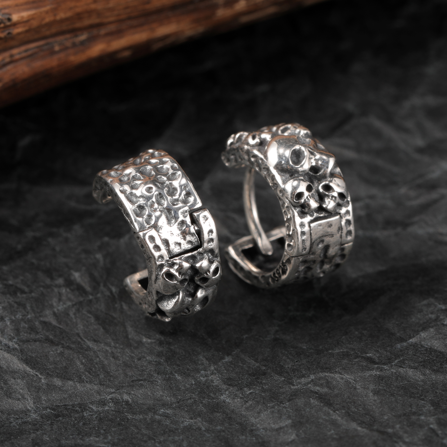 925银耳饰 欧美骷髅头浮雕耳钉复古做旧耳环朋克小众耳圈耳骨钉
