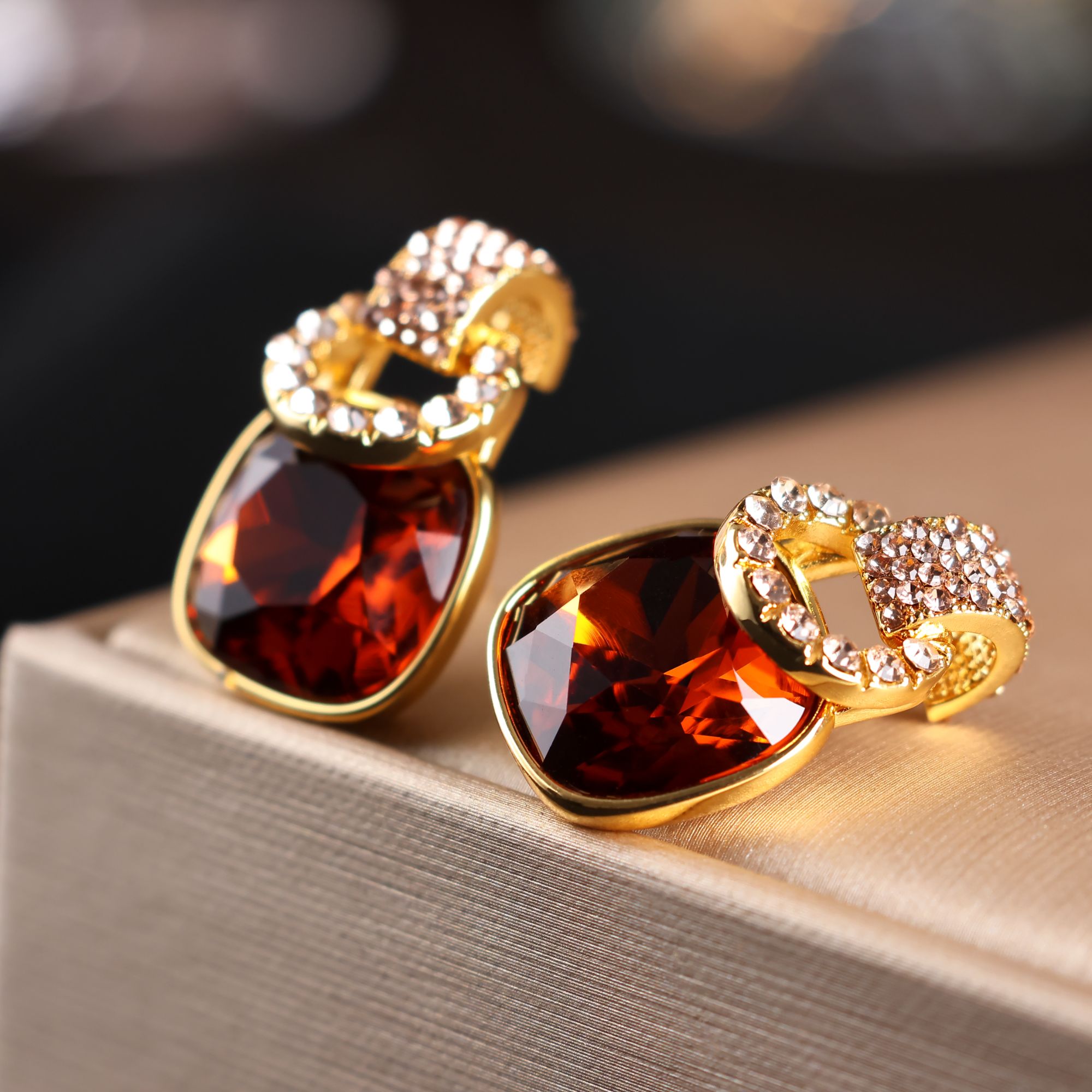 铜合金合成锆石耳饰 高级感复古耳钉女精致优雅耳饰小众气质耳环