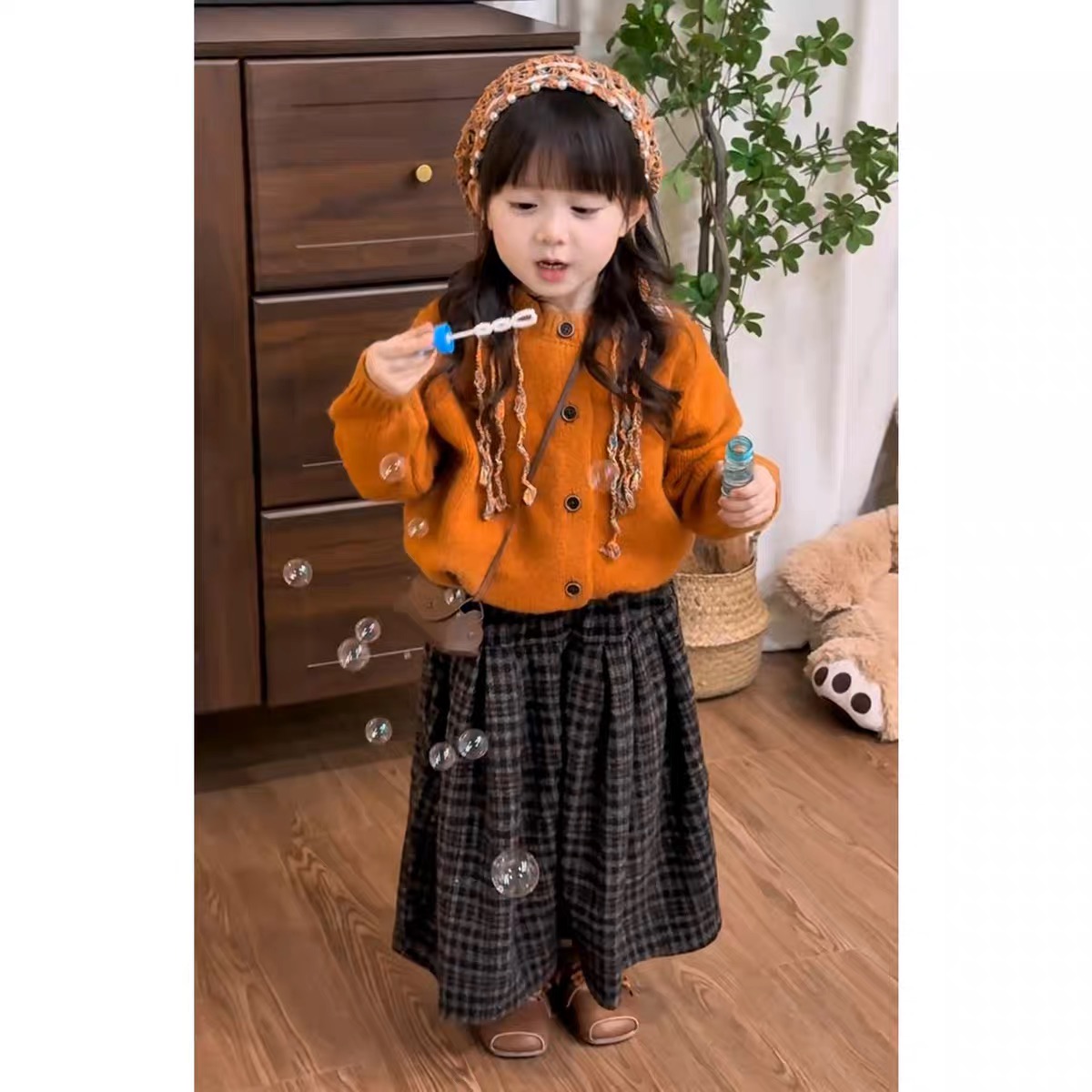 女童秋装套装2025秋冬新款多巴胺橙色开衫毛衣+格子阔腿裤两件套