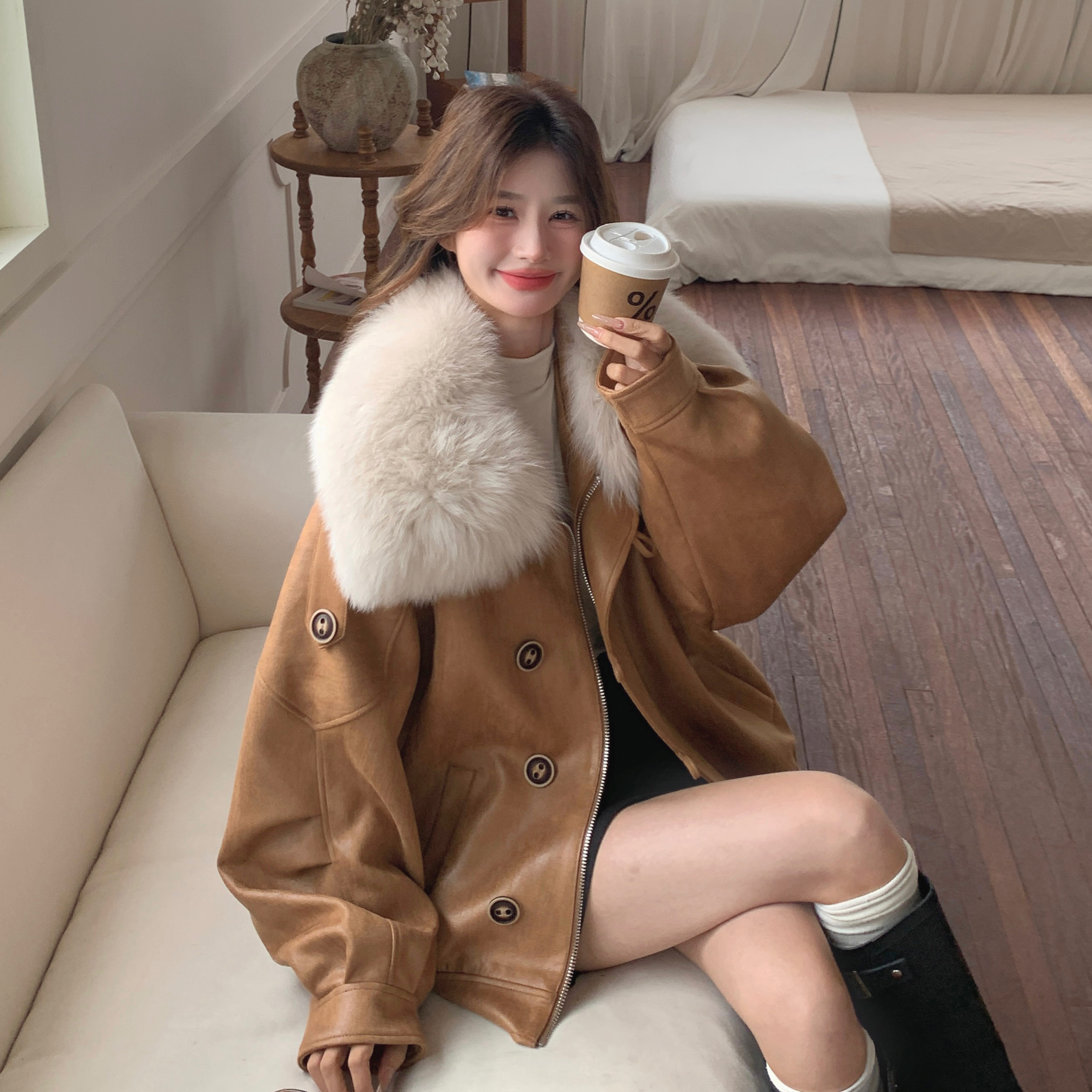 大毛领翻领皮毛一体羽绒服女2025新款冬季设计感小个子保暖短外套