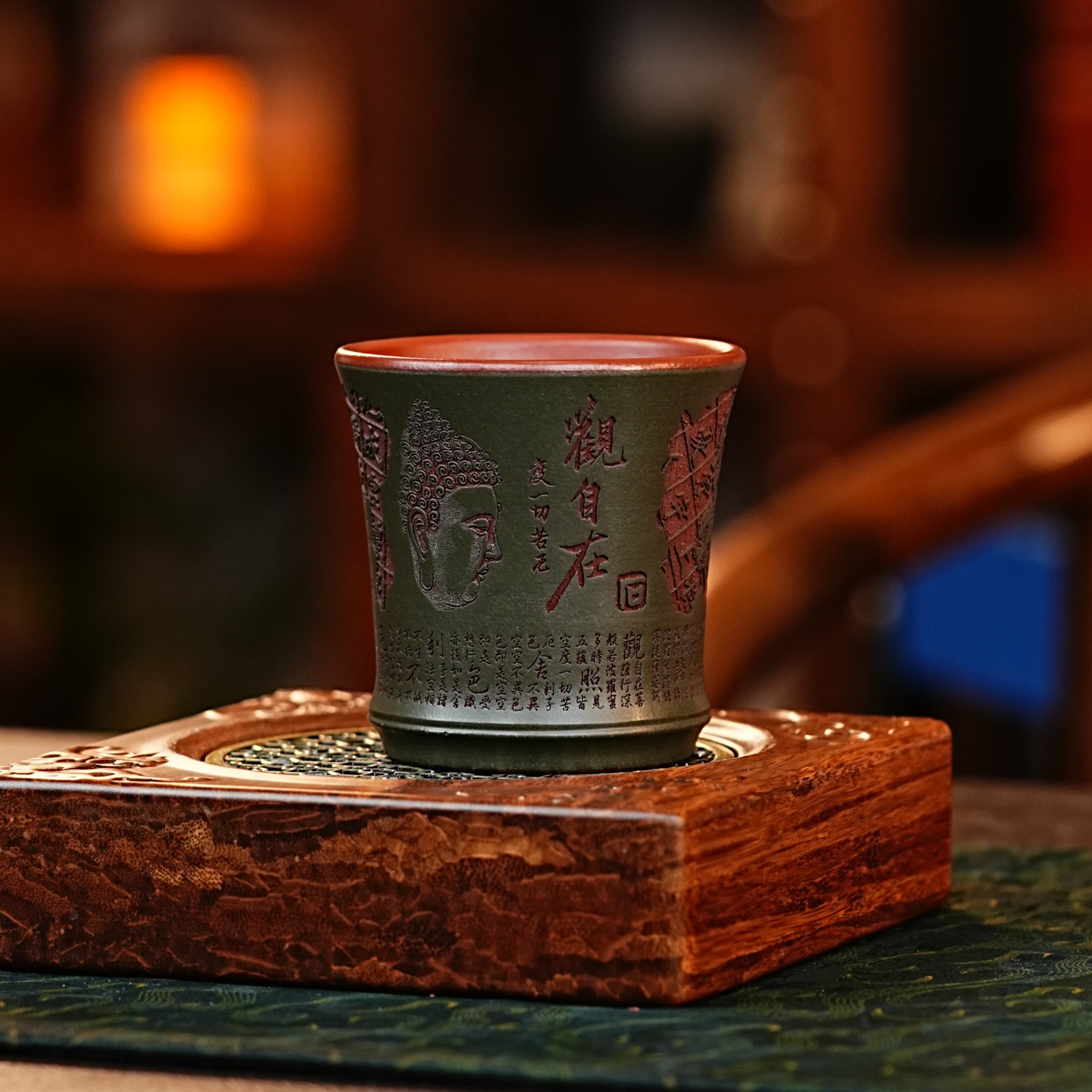 宜兴原矿紫砂茶具朱泥双色粉浆绿泥刻绘观自在全手工紫砂主人杯