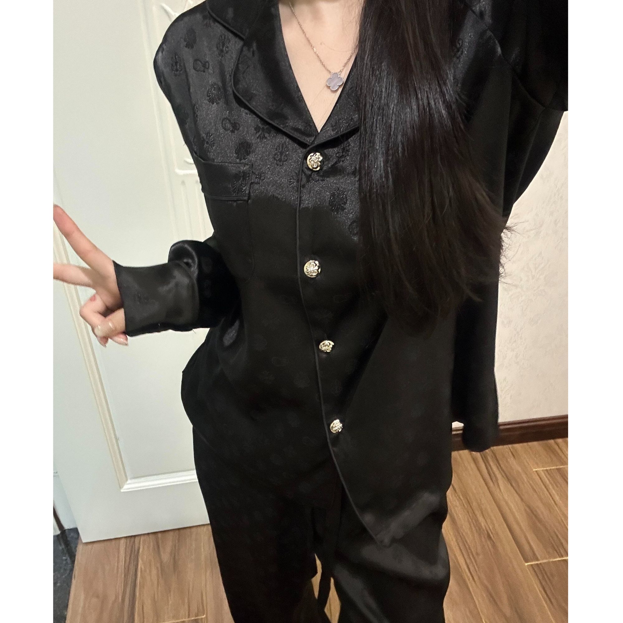 轻奢月光绸面冰丝睡衣女2025春秋款光泽感开衫长裤家居服大码套装