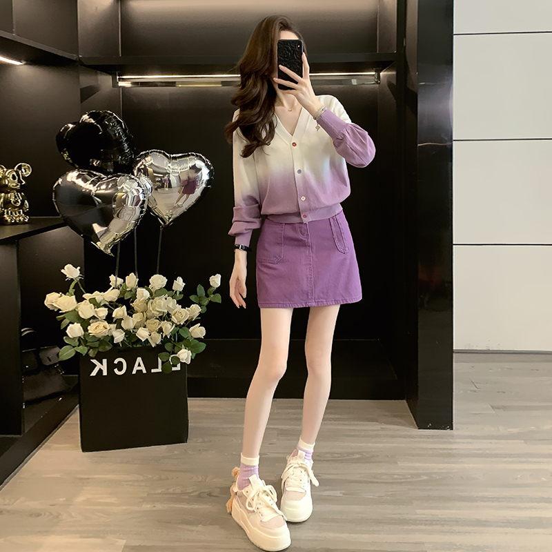 网红洋气炸街时尚套装女秋冬气质韩版显瘦渐变针织衫紫色牛仔短裙