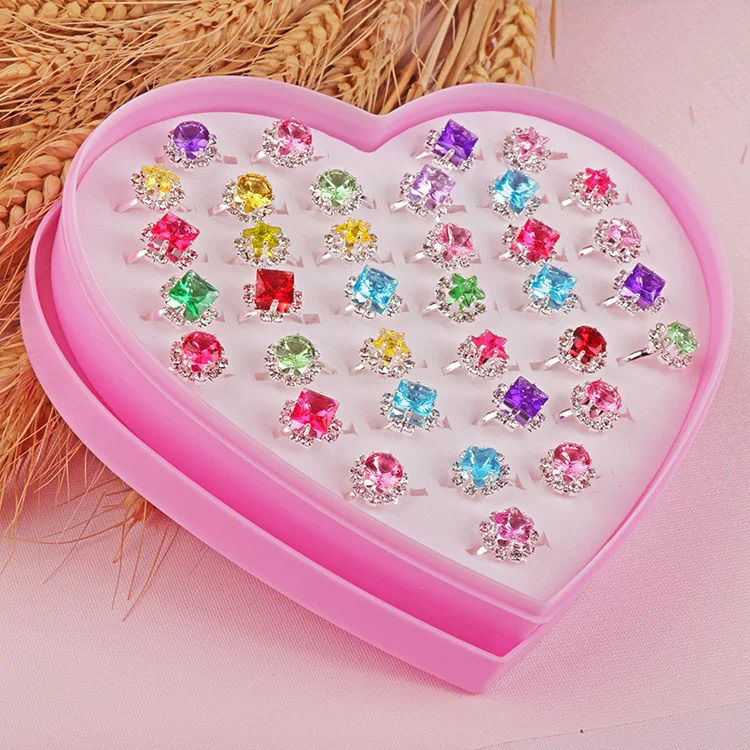 儿童戒指可爱闪亮彩钻女宝宝戒指礼物女孩玩具小朋友玩具3到6岁